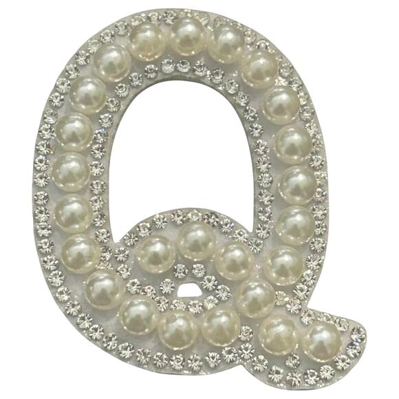 Letter Q White Faux Pearl Iron On Patch - Picture 2 of 2
